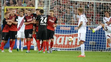 Die Mannschaft von Freiburg bejubelt das 4:0. 