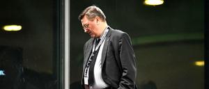 Reinhard Grindel ist seinen Job als DFB-Präsident los. Doch noch hat er gut bezahlte Ämter in Fifa und Uefa inne.