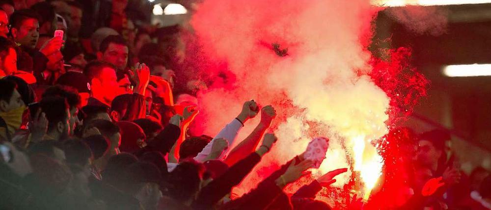 Vor, während und nach dem Champions-League-Spiel der Dortumnder gegen Galatasaray Istanbul (4:1) ist es am Dienstagabend zu massiver Randale gekommen. 