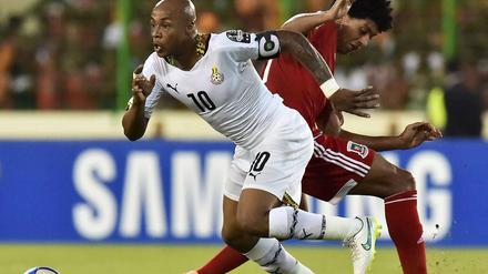 Andrew Ayew setzt sich mit Ghana gegen Äquatorialguinea durch. Doch was sich neben dem Platz abspielte, war skandalös