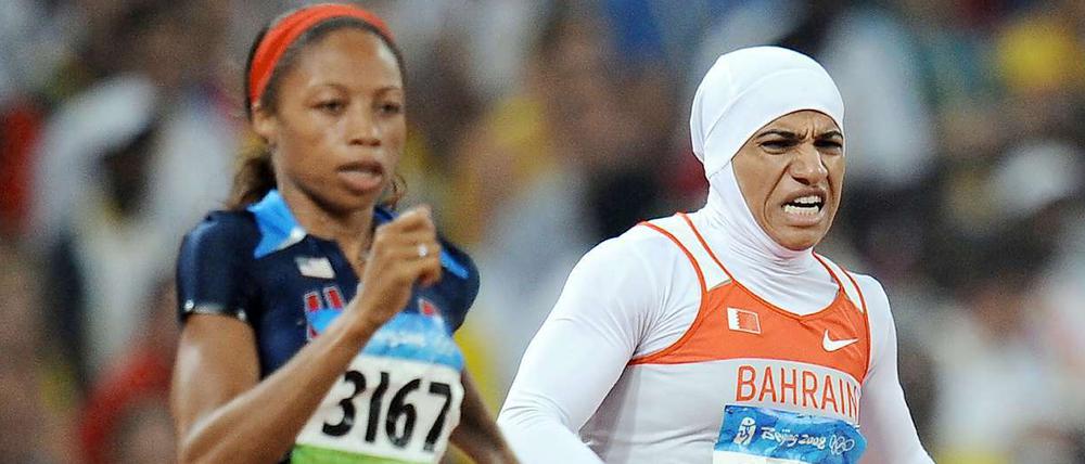 Ruqaya Al Ghasara lief bei Olympia in Peking über 200 Meter bis ins Halbfinale, Allyson Felix neben ihr gewann am Ende Silber.