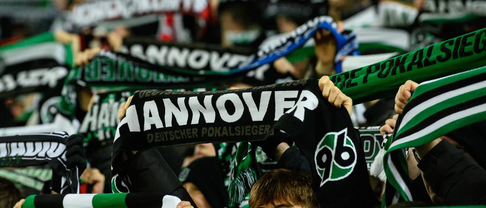 Hannovers Fans sorgten zuletzt in Hamburg beinahe für einen Spielabbruch.