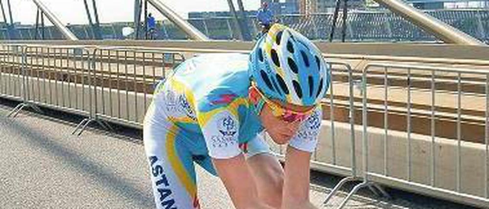 Das Training von Radprofis ist stets eine einsame Angelegenheit, so wie hier das des Tour-Favoriten Alberto Contador in Rotterdam. 