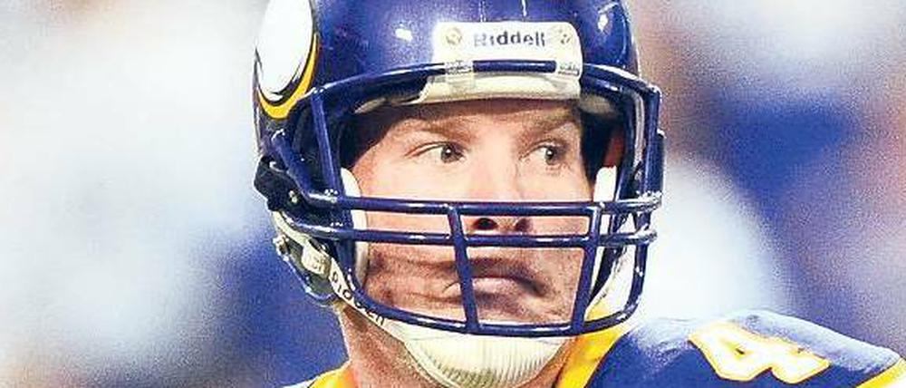 Ein Mann, ein Ei. Brett Favre trat schon dreimal zurück, dreimal überlegte es sich der Star-Spielmacher der Minnesota Vikings wieder anders. Foto: dpa