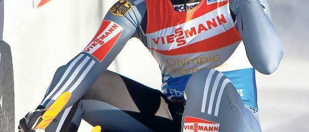 Gewohnte Pose. Olympiasiegerin Tatjana Hüfner konnte in Igls wieder jubeln. Foto: dpa