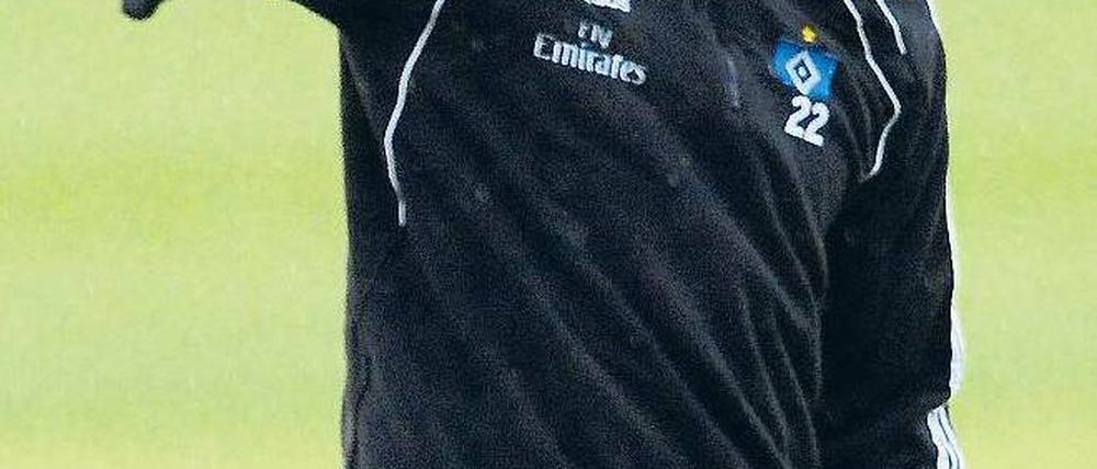 Balanceakt in Hamburg. Ruud van Nistelrooy will den Hamburger SV in Richtung Madrid verlassen – doch der Verein will ihn nicht ziehen lassen. Foto: dpa