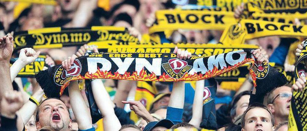 Obsession Aufstieg. Dresdens Fans wollen endlich wieder großen Fußball sehen. Foto: dpa
