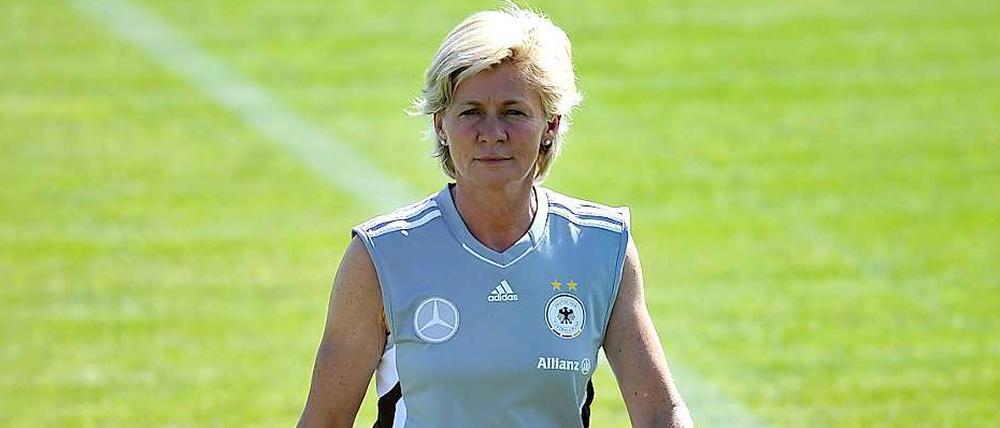 Silvia Neid, 47, ist seit sechs Jahren Bundestrainerin. Unter ihrer Leitung gewannen die deutschen Frauen 2007 die Welt- und 2009 die Europameisterschaft. In ihrer aktiven Laufbahn absolvierte sie bis 1996 111 Länderspiele, in denen sie 48 Tore schoss. 