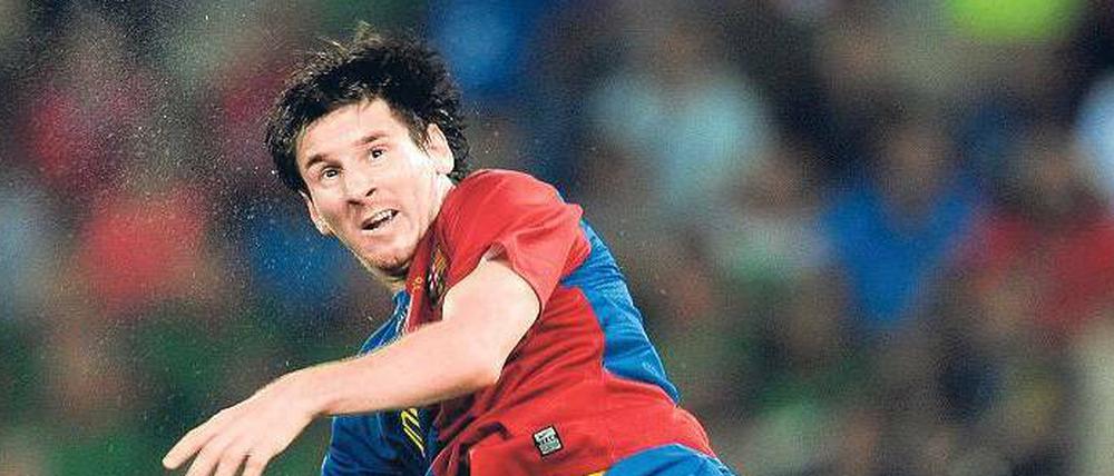 Das Sprungwunder. Der nur 1,69 Meter kleine Messi entschied 2009 mit seinem Kopfballtor zum 2:0 das Finale gegen Manchester United.