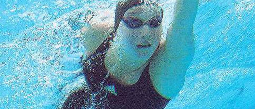 Mal was anderes. Bei den Deutschen Meisterschaften schwamm Silke Lippok im 50-Meter-Becken. Sie gewann in Berlin den Titel über 200 Meter Freistil. Zu Hause in Pforzheim trainiert sie in Becken, die 24,5 beziehungsweise nur 16 Meter lang sind. Foto: dpa