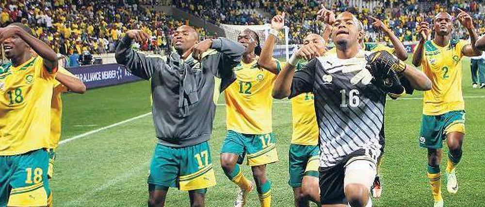 Falsche Freude. Südafrikas Spieler zeigen ihre Choreographie in dem Glauben, dass ihr 0:0 gegen Sierra Leone sie zum Afrika-Cup bringt.