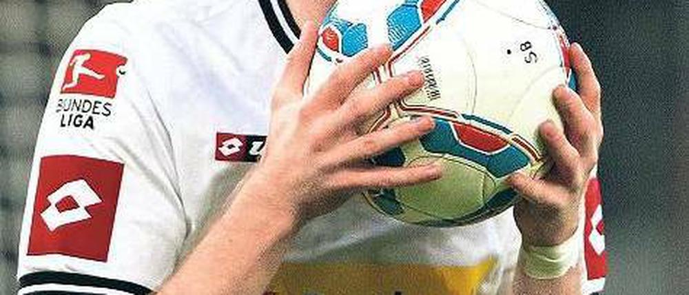 Ballverliebt. Marco Reus hat die Hälfte der 20 Gladbacher Tore erzielt. Doch der Erfolg lässt sich nicht auf ihn reduzieren. Foto: dpa