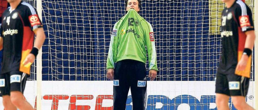 Zum Reinbeißen. Die deutsche Mannschaft um Torwart Silvio Heinevetter wusste sich nicht zu helfen. Foto: Reuters