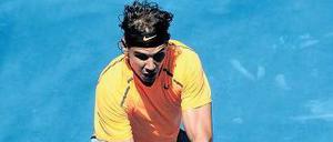 Feinde fürs Leben. Wenn Rafael Nadal ein Spiel auf Sand verliert, müssen die Umstände außergewöhnlich sein. Wie in Madrid, wo auf blauer statt roter Asche gespielt wird. 