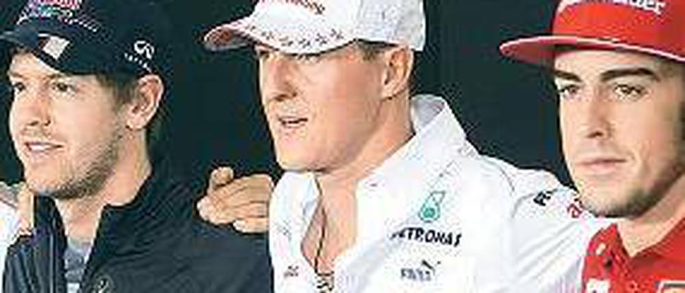 Kein Schulterschluss. Vettel und Alonso (r.) getrennt durch Schumacher. Foto: AFP