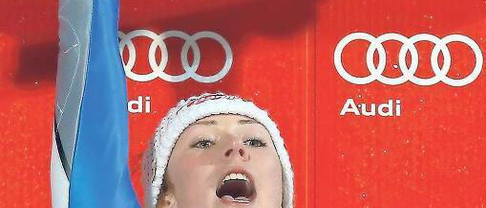 Hoch die Ski. Mikaela Shiffrin feierte in Flachau ihren dritten Weltcupsieg. Foto: Reuters