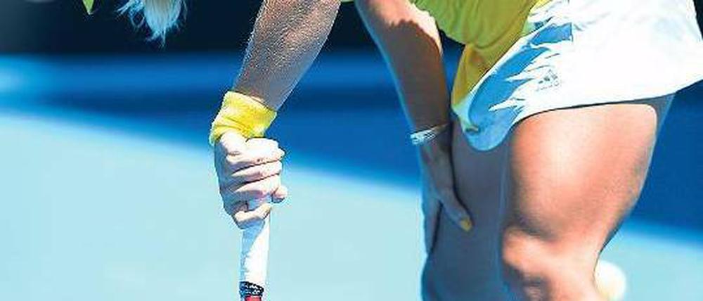 Belastet im Achtelfinale. Angelique Kerber trat mit einer Rückenverletzung an und konnte dieses Handicap gegen die Russin Jekaterina Makarowa nicht wettmachen. Foto: AFP