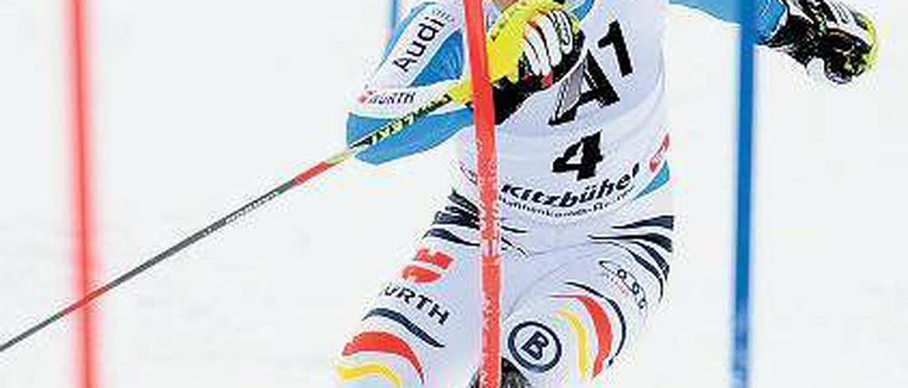 Stabile Seitenlage. Felix Neureuther hat in diesem Winter schon so viel Erfolg im Weltcup gehabt, dass nun auch eine WM-Medaille von ihm erwartet wird. Foto: dpa