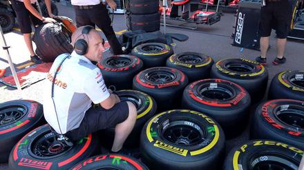 Zwischen den Reifen. Rennstall Mercedes sorgt für großen Ärger innerhalb der Formel 1.