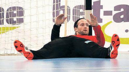 Am Boden. Füchse-Keeper Silvio Heinevetter muss sich in der kommenden Spielzeit für den EHF-Pokal motivieren.