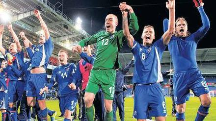 Hohe Sprünge. Nach einem 1:1 im letzten Gruppenspiel gegen Norwegen stehen die Isländern zwei Spiele vor ihrer ersten WM-Teilnahme.