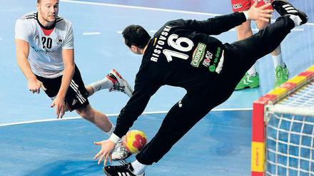Die neue deutsche Handballgeneration um Linksaußen Kevin Schmidt (l.) verpasste in diesem Jahr erstmals eine EM-Teilnahme.