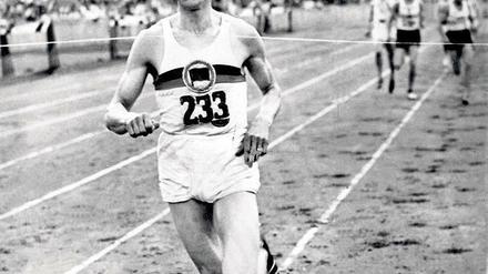 Erst kam er, dann nichts und dann die Konkurrenz. Harbig 1939 bei seinem Sieg über 800 Meter bei den Deutschen Meisterschaften im Berliner Olympiastadion. 