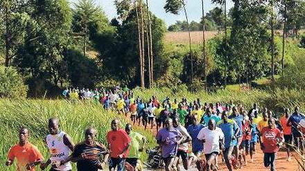 Afrikanisches Lauffieber. Über 1000 kenianische Athleten haben sich in Iten niedergelassen. 