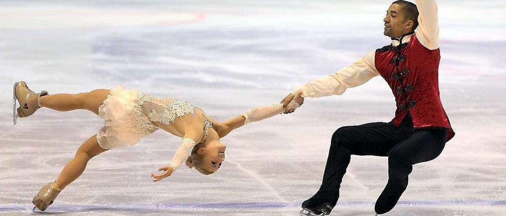 Ein Kreis schließt sich. Aljona Sawtschenko und Robin Szolkowy erhielten im Eisstadion Wedding tosenden Applaus. 