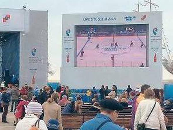 Leere beim Public Viewing in Sotschi, dabei läuft doch Eishockey.