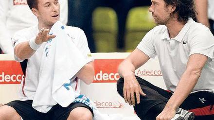 Ausgespielt? Ob Philipp Kohlschreiber (l.) von Carsten Arriens noch einmal für den Davis-Cup nominiert wird, ist fraglich. 