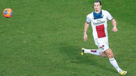 Ball im Blick, Erfolg im Sinn. Zlatan Ibrahimovic und Paris Saint Germain haben Großes vor. Allerdings fällt der Schwede in den kommenden Wochen wegen einer Verletzung aus.