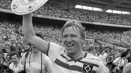 Held unter Helden. Horst Hrubesch (hier beim bisher letzten Meistertitel des HSV 1983) war einer von vielen legendären Fußballern, die für die Hamburger gespielt haben. 