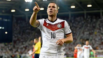 Zeichen setzen. Nur Rekordnationalspieler Lothar Matthäus und Miroslav Klose haben mehr Länderspiele absolviert als Lukas Podolski. 