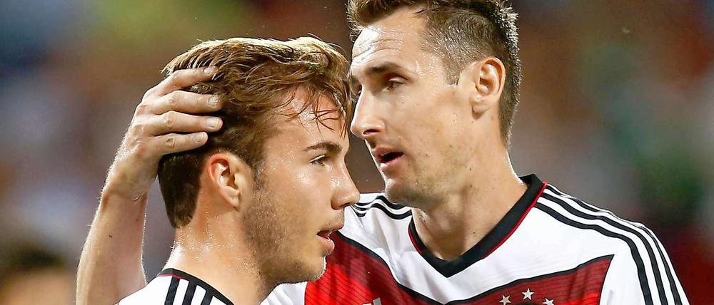 "Wir haben Stürmer", sagte Löw und meinte nicht nur Miroslav Klose (r.), sondern auch Mario Götze.