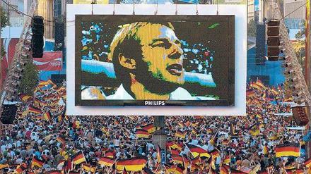 2006 feierten die Deutschen noch den Trainer Klinsmann, heute sind sie Gegner.