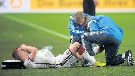 Jetzt kommt’s knöcheldick. Marco Reus muss wegen einer Verletzung vier Wochen Pause einlegen – sein Einsatz in den nächsten EM-Qualifikationsspielen ist bedroht.