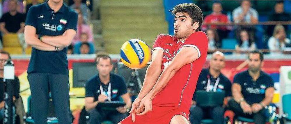 Nur für Männer. Amir Ghafour gehört zum iranischen Team, das bei der Volleyball-WM in Polen derzeit überraschend stark spielt. Einheimische Frauen bekommen die Nationalhelden nur selten zu Gesicht