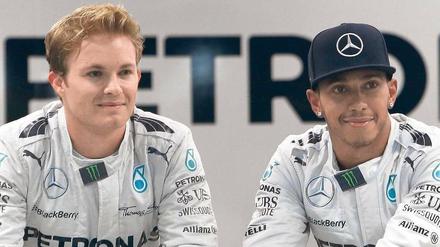 Freunde für die Kamera. Rosberg (l.) und Hamilton kämpfen um den WM-Titel. Foto: dpa