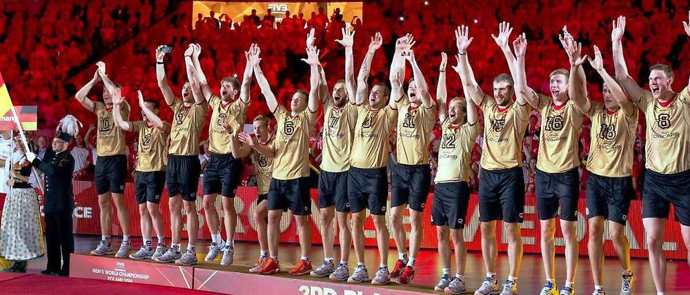 Der Bronze-Block. Die deutschen Volleyballer feierten ihre Medaille, als hätten sie und nicht Gastgeber Polen das WM-Finale gewonnen. 