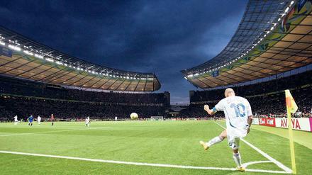 Zizous Auftritt. 2006 fand im sanierten Olympiastadion das WM-Finale statt. Frankreich verlor gegen Italien – und Zinédine Zidane sah wegen einer Tätlichkeit Rot.