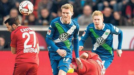 Ball- und Torjäger. André Schürrle (Mitte) und Kevin de Bruyne treiben und prägen das Offensivspiel des VfL Wolfsburg. Sonntag muss Hertha BSC mit Trainer Pal Dardai (unten) beim Tabellenzweiten antreten. 