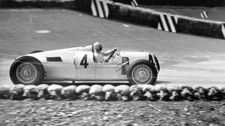 Der Vorfahre. Bernd Rosemeyer steuert 1936 beim Grand Prix in Monza einen Boliden der Auto Union. Im staatlichen Automobilkonzern Auto Union war auch die Firma Audi aufgegangen. 
