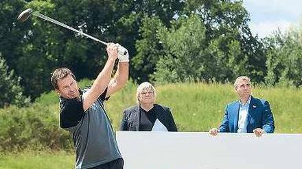 Adel verpflichtet. Sir Nick Faldo sieht gute Chancen für eine Austragung des prestigeträchtigsten Golfwettbewerbs der Welt auf seinem Platz in Bad Saarow. 