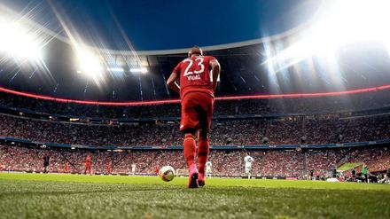 Unbedingt grätschbereit. Neuzugang Arturo Vidal erhöht Tempo und Aggressivität in Bayerns Mittelfeld.