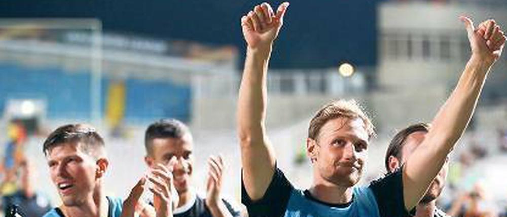 Zurück in Blau. Kapitän Benedikt Höwedes soll nach überstandener Fußverletzung sein Comeback für Schalke 04 gegen Tripolis feiern. 