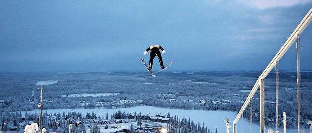 Welch’ ein Ausblick, welch’ ein Name. Von der Rukatunturi-Schanze können die Skispringer bestens auf die Landschaft rund um Kuusamo schauen – wenn denn mal die Sonne im Winter scheint. 