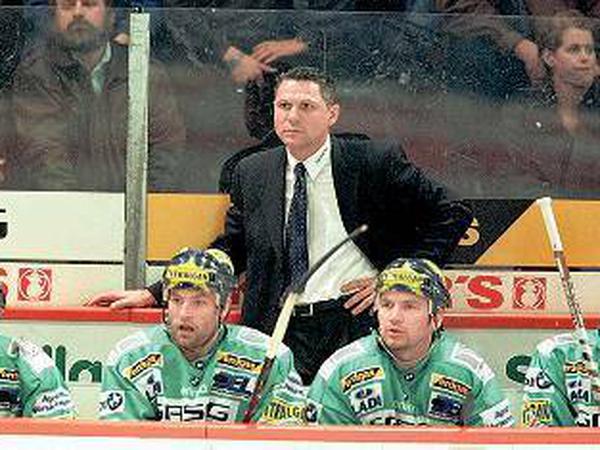 Peter John Lee 1998 als Trainer bei den Berlinern.