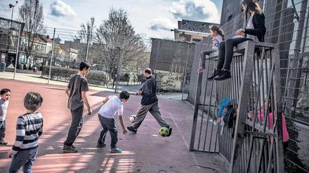 Rund im Grau. Aus dem trostlosen Brüsseler Problemviertel Molenbeek stammen viele Fußballprofis.