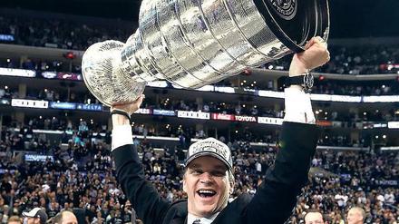 Luc Robitaille, 51, gilt als einer der besten Eishockeyspieler aller Zeiten. Heute ist der gebürtige Kanadier auch Geschäftsführer bei den Los Angels Kings, die 2012 und 2014 den Stanley Cup, also die Meisterschaft in der NHL gewonnen haben. 